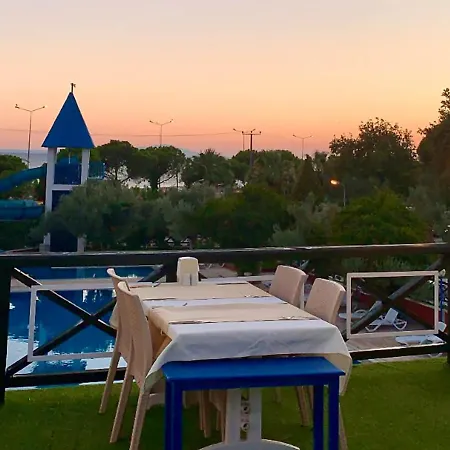 Resort Club Afrodit Tatil Koeyue Altinoluk